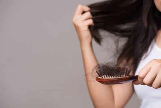 بررسی علت ریزش ناگهانی مو در مردان و زنان